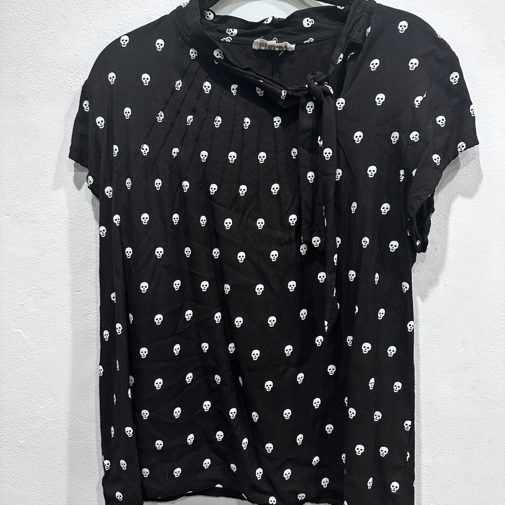 Circus Sleeveless tie at Collar skull blouse 100% rayon size 14 or large